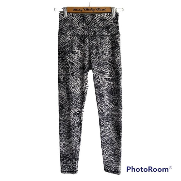 Balance Collection Pants - Balance Collection Snakeskin Yoga Athletic Workout Ladies Leggings, M